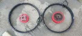 Satu Set Pelek depan belakang buat motor Vega R