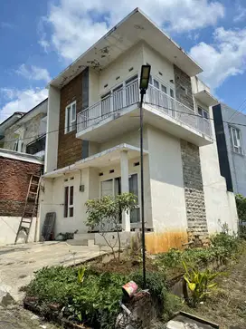Rumah 2 Lantai Sumbersekar Dau Malang