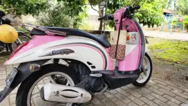 Honda Scoopy 2011 Putih Pink