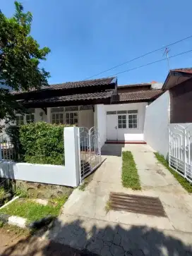 Disewakan rumah nyaman dan luas strategis di Arcamanik Bandung