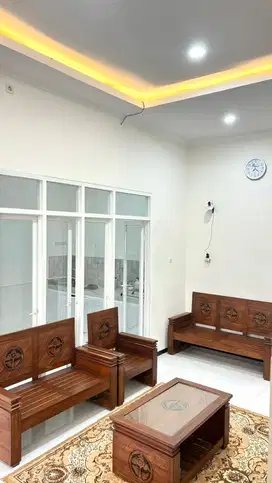 Disewakan/Dikontrakn Rumah 2 Lantai Semi Furnished nyaman dn strategis