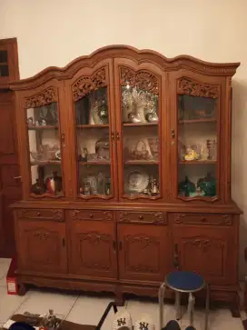 Lemari Pajangan Kayu Jati