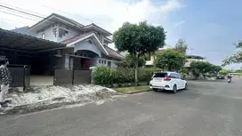 Disewakan rumah besar asri hoek di Kemang Pratama Bekasi