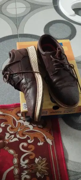 Sepatu kulit casual