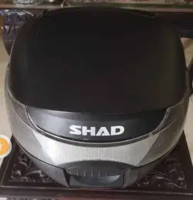 Top Box Shad SH33 dijual santai. TT Volume lebih besar, tawarkan saja