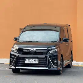 TOYOTA VOXY 2.0 AT 2020 HITAM