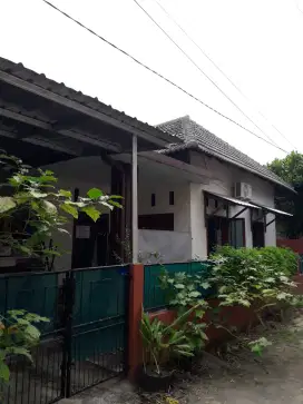 Di jual rumah sejuk,parkir mobil aman ready