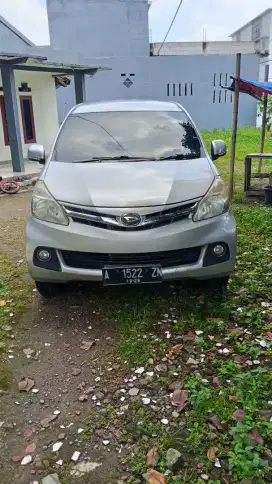 Daihatsu Xenia R Deluxe 2012 MT
