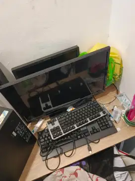 Jual 2 CPU dan 2 layar monitor