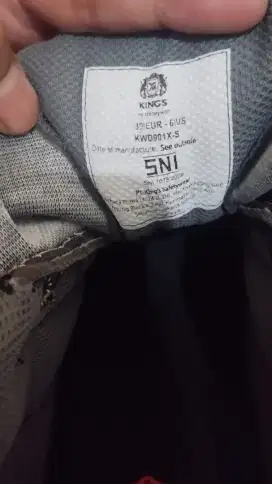 Sepatu sapety kings