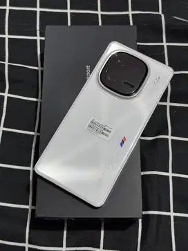 iQOO 12 16/512GB – Mulus Like New, Fulset Ori!