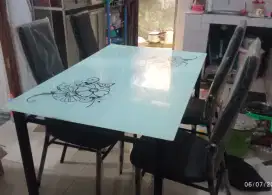 Meja makan kaca 4 kursi