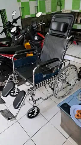 Kursi roda lansia