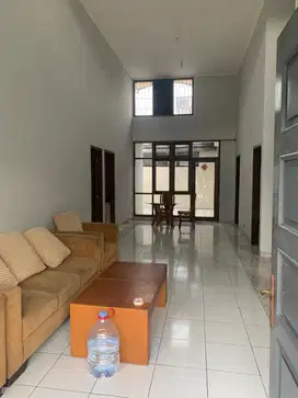Disewakan Rumah 1 Lt Rapi  Siap Huni di Alam Sutera Tangerang Selatan