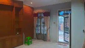Rumah villa 2,5 tkt disewakan