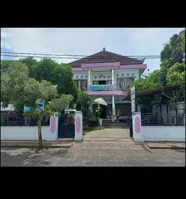 Rumah Berlantai Dengan suasana Tenang