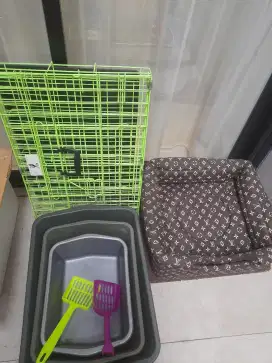 Kandang kucing,tmpt tidur dan tmpt buang airnya