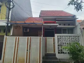 Dikontrakkan Rumah Beserta Perabotannya di GKB lokasi strategis