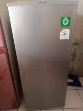 Kulkas/freezer es batu