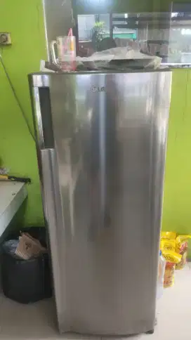 Freezer es batu LG nyala normal.beku