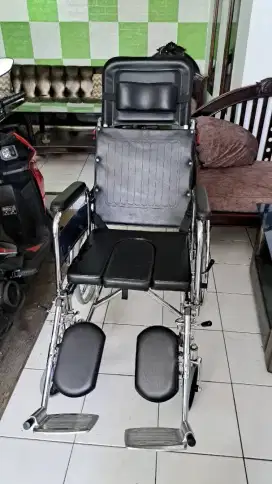 Kursi roda lansia