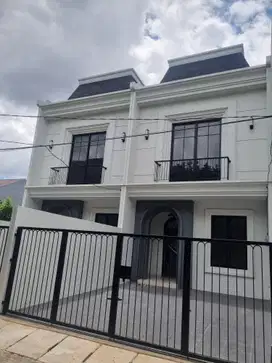 Wilson Rumah American Classic Dalam Komplek Di Meruya Utara