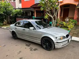 BMW 318i 2002 Bensin