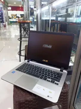 Asus A407MA mulus murah. Proc N4020 RAM 4GB DDR4 SSD 256GB kenceng