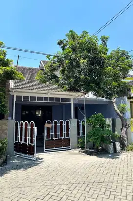 RUMAH FULL RENOVASI LOKASI STRATEGIS DI GRIYA PERMATA GEDANGAN