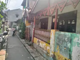 Dijual rumah hitung tanah akses gang motor lokasi jl keselamatan tebet