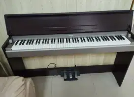 Piano Digital merk Yamaha Airus YDP S31 masih mulus.