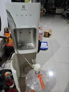 Service dispenser AC kulkas mesin cuci electronik dll...