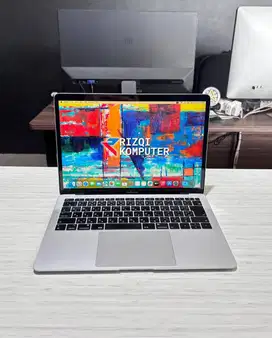 MacBook Air i5 2018 Intel Core i5 Ram 16GB SSD 1,5TB Siap Pakai
