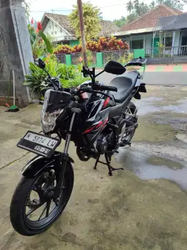 CB 150R hitam istimewa