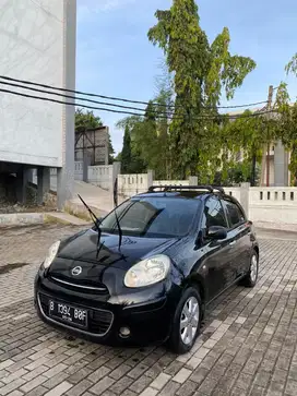 Nissan March like a Baby Porsche