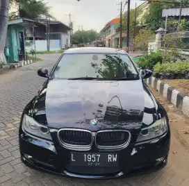 BMW 320i I-drive Black on Beige 2010