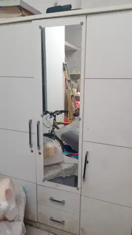 Lemari GRATIS kaca