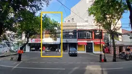 Disewakan Ruko 2 Lantai, Luas 208m2 di Kemang Timur