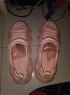 Sepatu sandal wanita warna pink