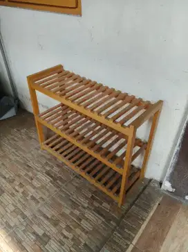 Rak sepatu kayu kuat