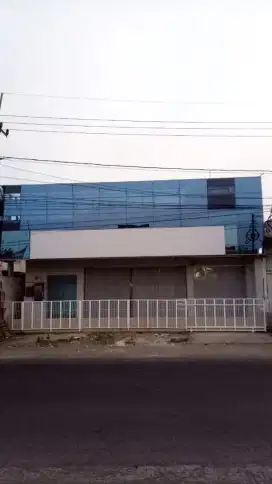 Disewakan Rumah cocok untuk usaha dan tempat tinggal