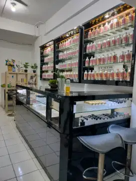Dijual murah perlengkapan toko parfum berserta isi