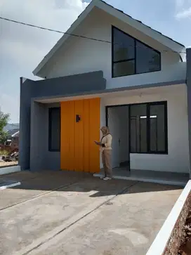 RUMAH MODERN DI BANDUNG BARAT SELANGKAH KE KBP DEKAT TOL PADALARANG