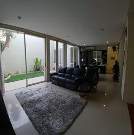 Dijual Rumah Simpang Darmo Permai Selatan Surabaya
