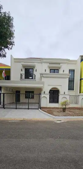 DIJUAL RUMAH MEWAH ADA KOLAM RENANG PRIBADI DI KOTAWISATA CIBUBUR
