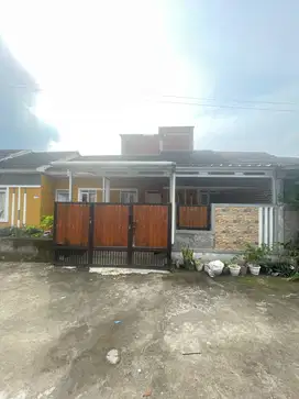 Dikotrakkan rumah keren di Komplek Ciparay Regency