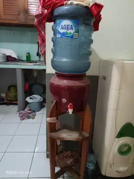 1 set Galon Aqua+Guci keramik+meja guci