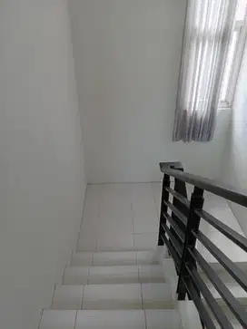 Disewakan rumah palm sumarecon bekasi