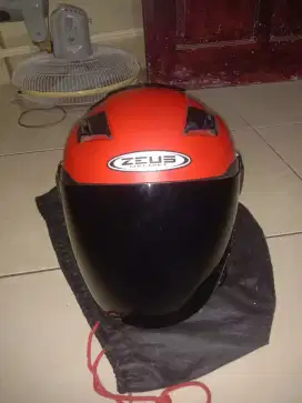 Zeuz 611 merah dop sz M