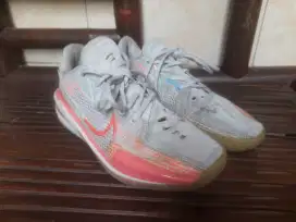 Sepatu basket jogging Nike GT 1